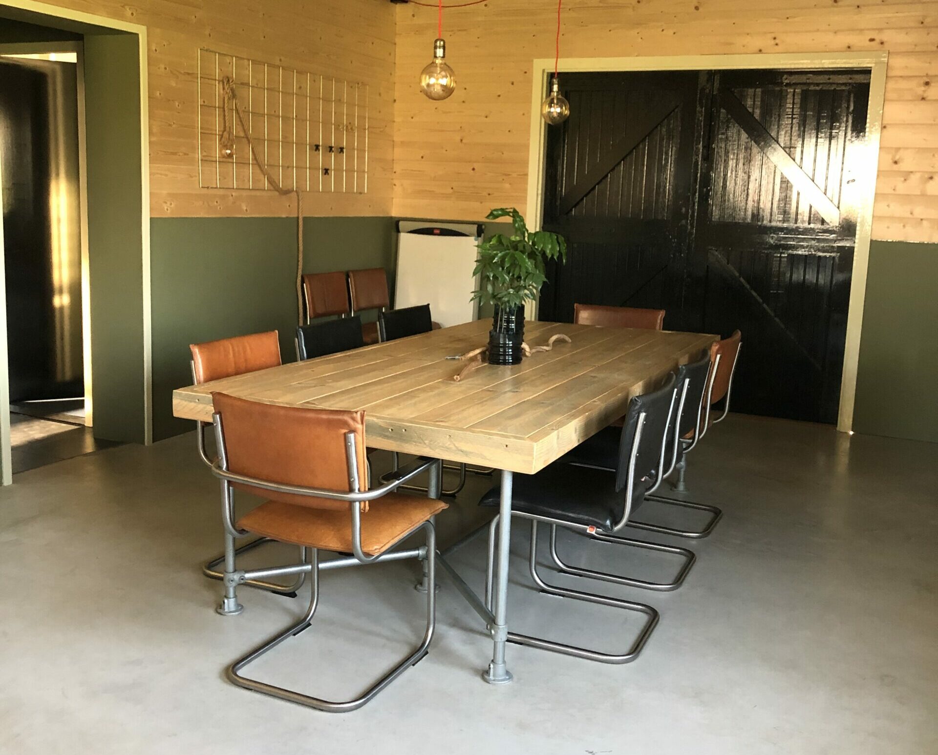 De vergaderruimte Hoeve Loevesteyn - tafel